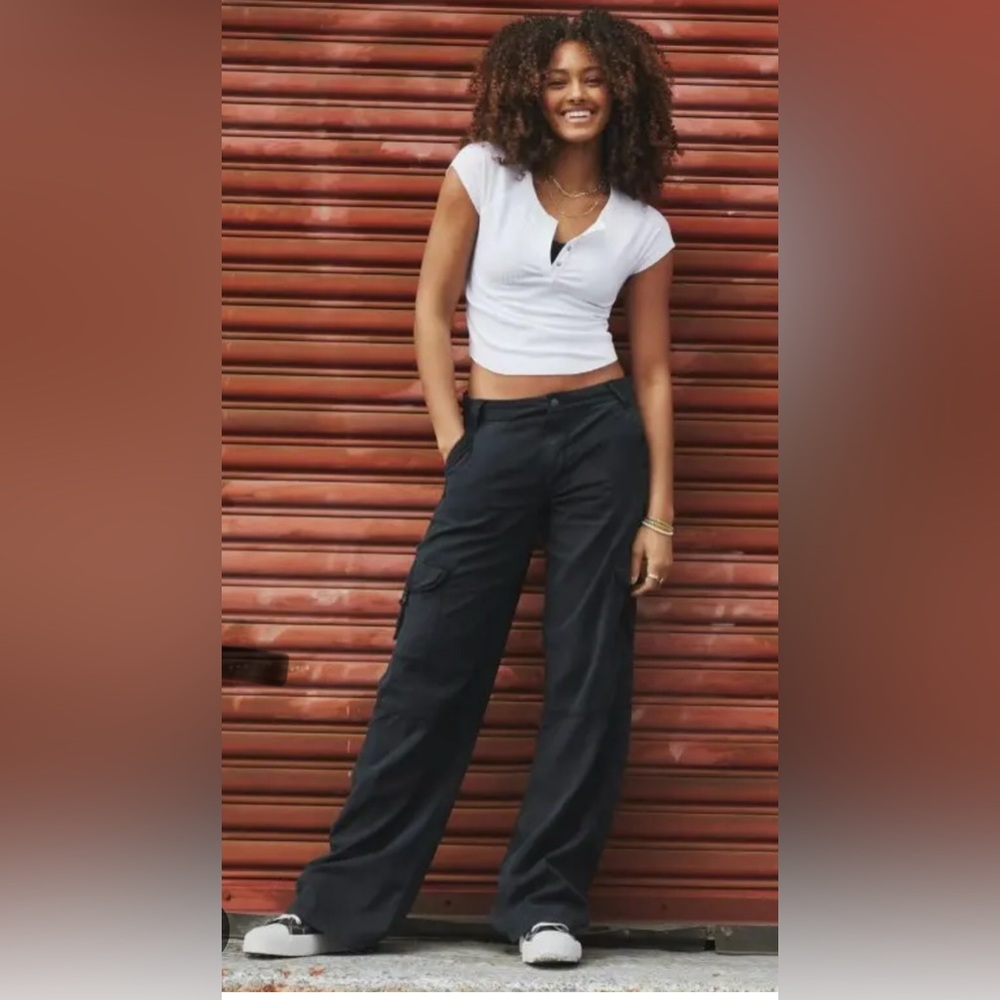 NWT American Eagle Dreamy Drape Wide Leg Cargo Trouser Pants Black 16 Long 33W